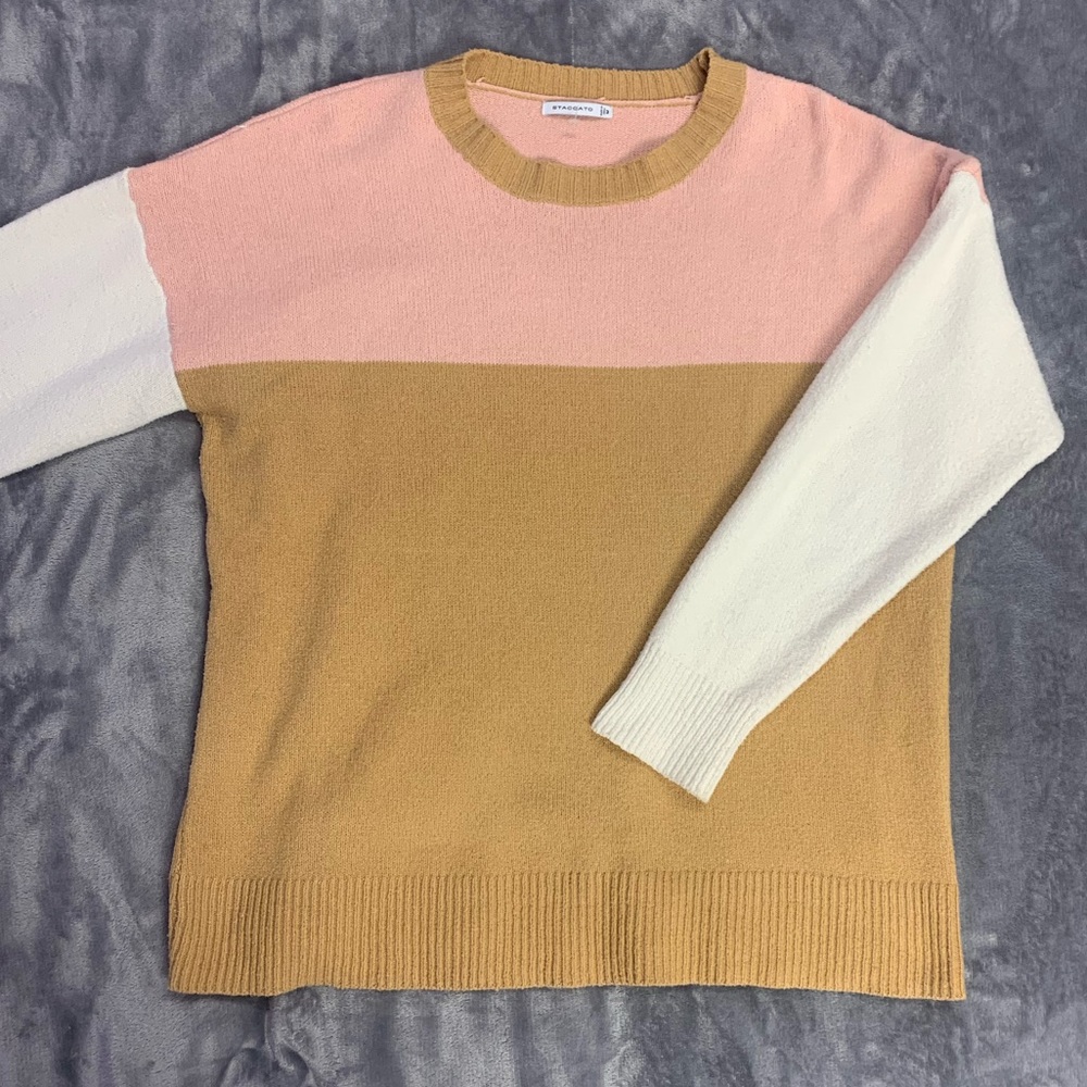 Super soft oversized sweater!! Women’s medium!